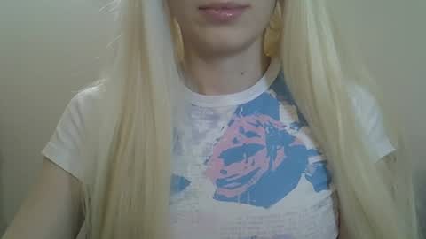Snapshot of ditamilton chatting on August 2026 07:27:01 PM DitaMilton online show from August 2026 07:27:01 PM