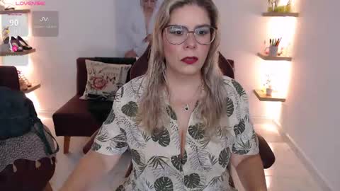 Snapshot of diva_milf chatting on June 2026 07:13:01 PM Diva online show from June 2026 07:13:01 PM