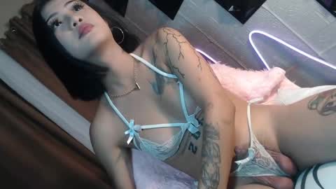 divinaaaaa online show from April 2026 11:23:01 AM