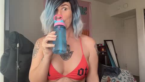 Snapshot of divinathedivine chatting on October 2025 05:21:01 PM divinathedivine online show from October 2025 05:21:01 PM