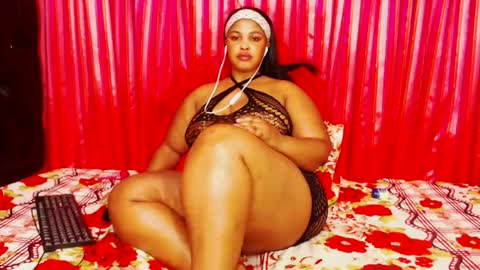 Snapshot of divinebooty93 chatting on June 2026 11:54:02 AM divinebooty93 online show from June 2026 11:54:02 AM