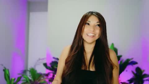 DivineLynn online show from November 2025 04:19:02 PM