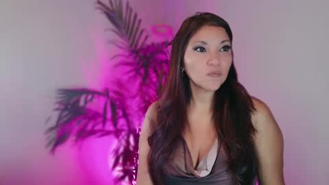 Snapshot of divinelynn chatting on June 2026 01:13:01 PM DivineLynn online show from June 2026 01:13:01 PM