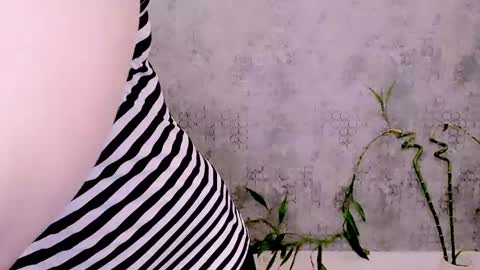 djullia online show from April 2026 12:29:02 PM