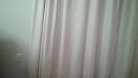 Snapshot of dkj37889 chatting on March 2026 01:40:02 AM Kyle online show from March 2026 01:40:02 AM