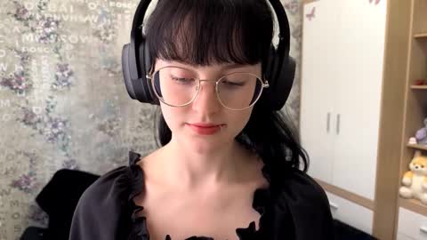 Snapshot of dodiebabikian chatting on September 2025 12:05:02 PM Annie PVT IS OPEN online show from September 2025 12:05:02 PM