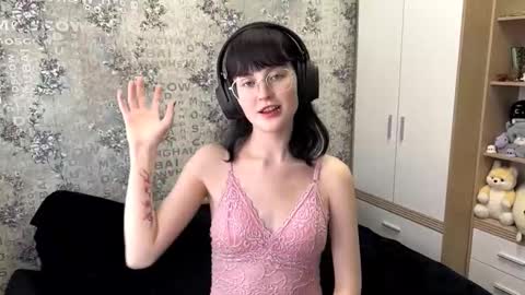 Snapshot of dodiebabikian chatting on September 2025 12:05:02 PM Annie PVT IS OPEN online show from September 2025 12:05:02 PM