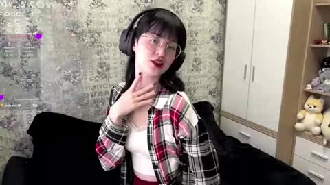 Snapshot of dodiebabikian chatting on September 2025 12:08:02 PM Annie PVT IS OPEN online show from September 2025 12:08:02 PM