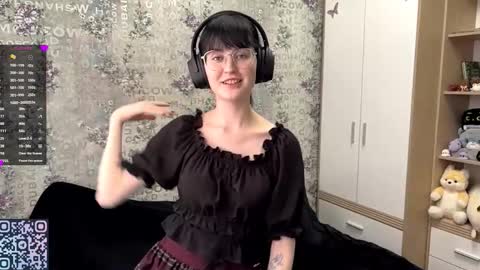 Snapshot of dodiebabikian chatting on September 2025 12:09:01 PM Annie PVT IS OPEN online show from September 2025 12:09:01 PM