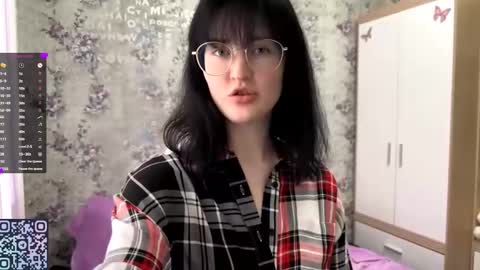 Snapshot of dodiebabikian chatting on September 2025 12:10:02 PM Annie PVT IS OPEN online show from September 2025 12:10:02 PM