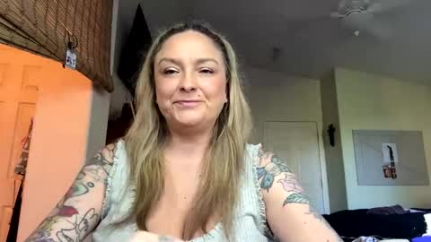 Snapshot of dolandoll36 chatting on October 2025 11:20:01 PM Strawberry  online show from October 2025 11:20:01 PM