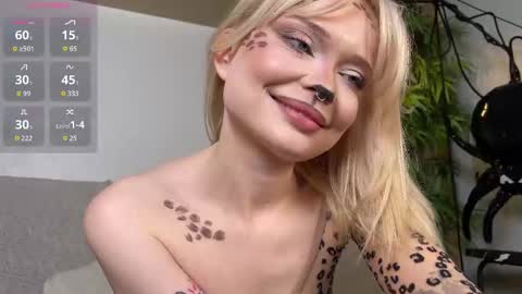 Snapshot of doll_from_venus chatting on October 2025 03:35:02 PM Dorothy Mayfield online show from October 2025 03:35:02 PM