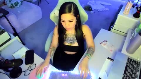 DOLLLFACE online show from February 2026 05:38:01 AM