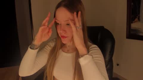 Snapshot of dollmoon_ chatting on December 2025 08:56:02 AM You can call me Pretty online show from December 2025 08:56:02 AM