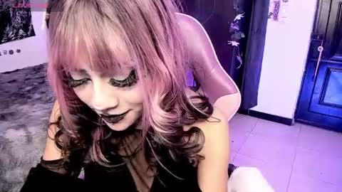 Snapshot of dolly_bones chatting on June 2026 05:49:01 AM dolly_bones online show from June 2026 05:49:01 AM