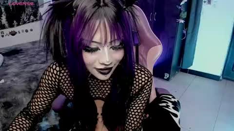 dolly_bones online show from June 2026 06:27:01 AM