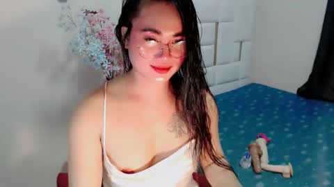 YUMEE online show from September 2025 01:01:01 PM