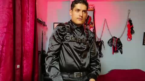 Snapshot of dom2travelers_sm chatting on May 2026 06:02:02 PM Diego Castell online show from May 2026 06:02:02 PM