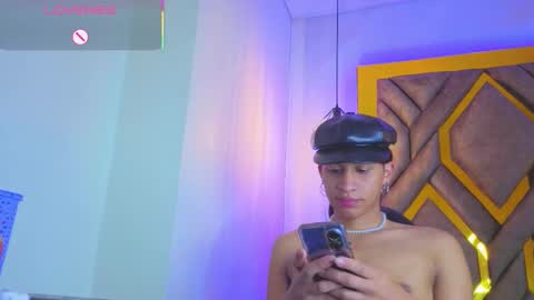 Snapshot of dom_veneno chatting on November 2025 07:35:02 PM dom_veneno online show from November 2025 07:35:02 PM