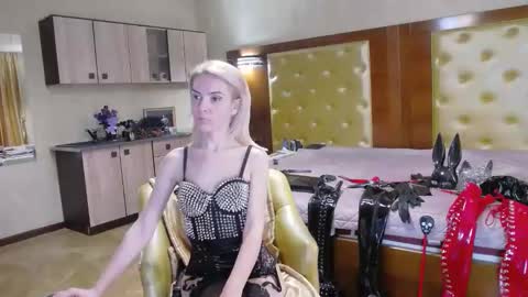 domcaprisse online show from April 2026 11:05:01 AM