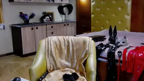 domcaprisse online show from July 2026 12:59:01 PM