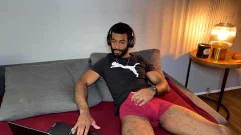 Domi online show from April 2026 06:32:02 PM