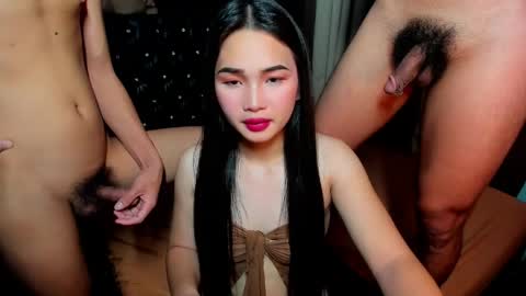 Snapshot of dominant_thea chatting on April 2026 05:39:01 PM THEA online show from April 2026 05:39:01 PM