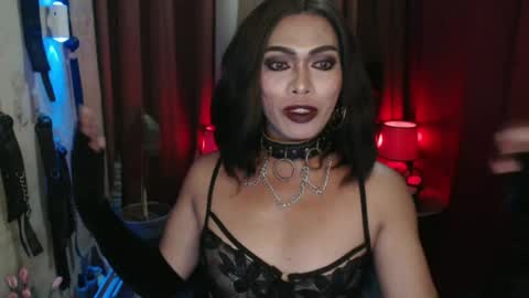 Snapshot of dominantrix_diannaxxx chatting on June 2026 07:44:01 AM diana online show from June 2026 07:44:01 AM