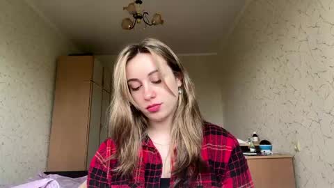 Snapshot of domingadandridge chatting on May 2026 07:15:02 AM Mia online show from May 2026 07:15:02 AM