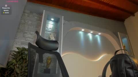 Snapshot of dominic_de_luca chatting on April 2026 04:32:01 AM dominic de luca online show from April 2026 04:32:01 AM