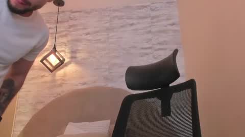 Snapshot of dominic_de_luca chatting on June 2026 07:03:02 PM dominic de luca online show from June 2026 07:03:02 PM