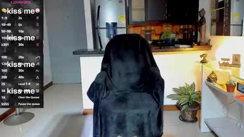 Snapshot of dominic_joness chatting on October 2025 01:36:02 AM SANTI independent model online show from October 2025 01:36:02 AM