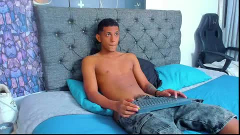 Snapshot of dominic_smith_ chatting on January 2025 12:14:02 AM dominic_smith_ online show from January 2025 12:14:02 AM