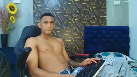dominic_smith_ online show from April 2026 04:03:02 AM