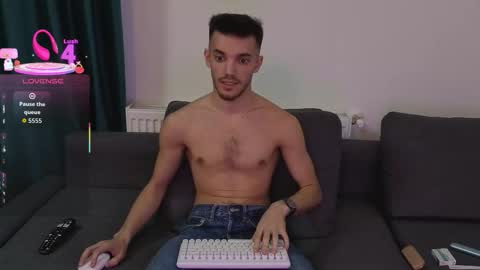 dominicvalente online show from December 2025 04:01:01 PM