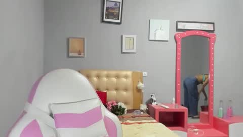 dona_tella online show from January 2026 07:34:01 PM