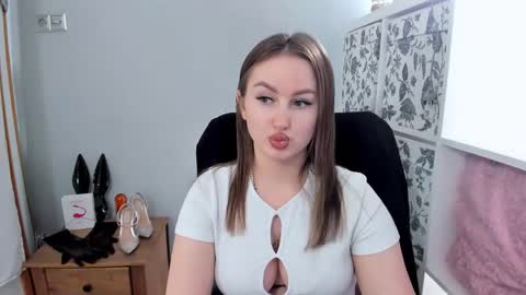 Snapshot of donnasensual chatting on April 2026 02:52:02 PM DonnaSensual online show from April 2026 02:52:02 PM