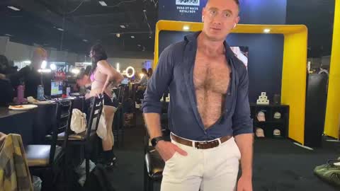 Donny online show from October 2025 11:18:01 PM