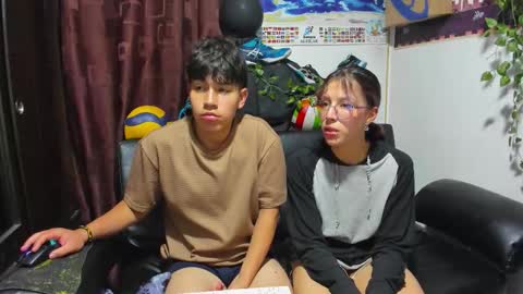 Snapshot of donuts_dd chatting on September 2025 06:39:01 AM Donuts DD online show from September 2025 06:39:01 AM