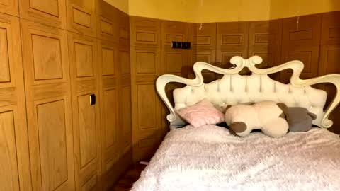 Anika online show from April 2026 01:42:02 AM