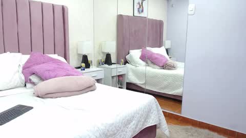 Anny online show from November 2025 01:23:01 PM