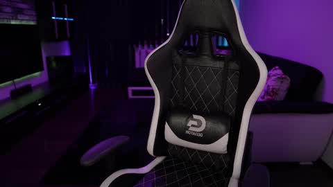 Dorian Reyes online show from February 2025 10:18:02 PM