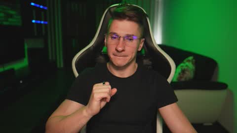 Dorian Reyes online show from November 2025 12:52:02 AM