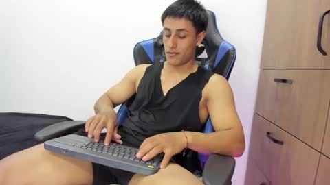 dorman_boy online show from November 2025 02:11:02 AM