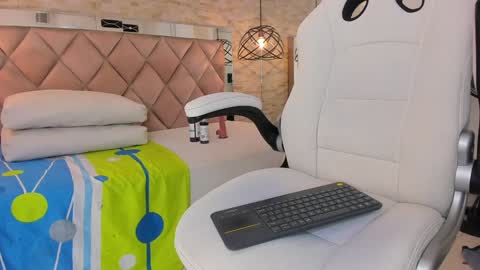  DOROTHY online show from January 2025 06:34:02 AM