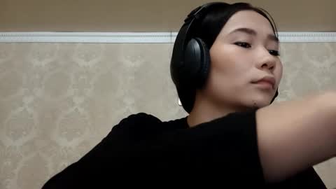 YuKi  online show from October 2025 11:33:02 AM