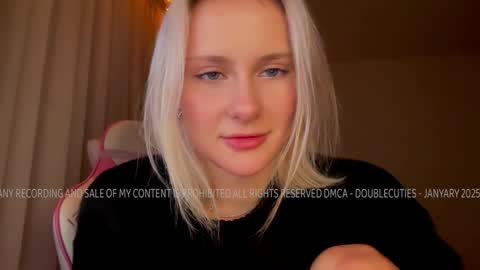 Lana  Eva  dont forget to give us a thumb up online show from January 2025 08:04:02 PM