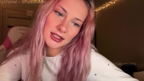 Lana  Eva  dont forget to give us a thumb up online show from November 2025 01:34:02 PM