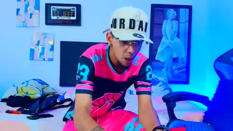 douglas_gallegos online show from November 2025 02:10:01 AM