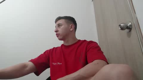 draco_boy2000 online show from November 2025 10:42:01 PM